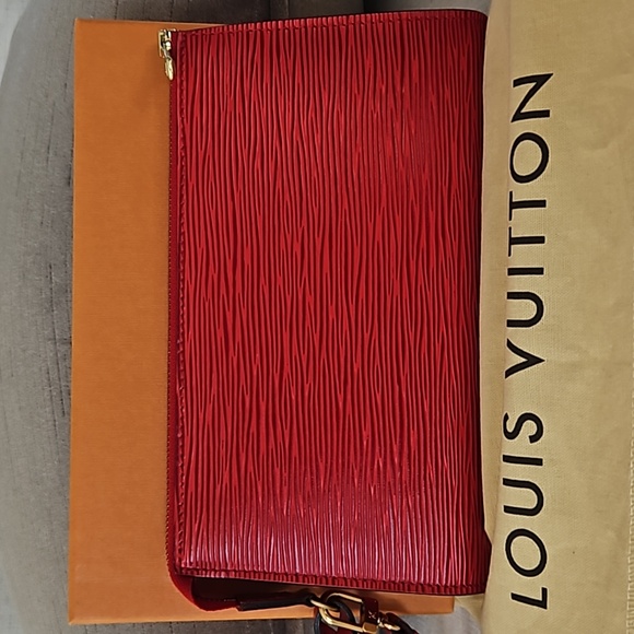 Louis Vuitton Epi Pouch - Picture 2 of 16